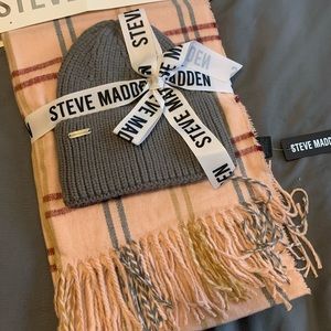 Steve Madden Women’s scarf set